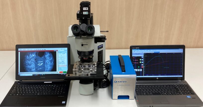 顕微鏡と引張ステージ